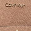 CALVIN KLEIN CK CODE M Borsa Tote Media -Borse Sconto calvin klein ck code m borsa tote media safari canvas 8719856578565