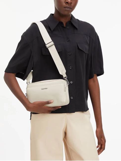 CALVIN KLEIN CK MUST Mini Bag A Tracolla 4 CALVIN KLEIN CK MUST Mini Bag A Tracolla - immagine 2