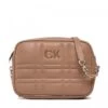 CALVIN KLEIN RE-LOCK QUILTED Camera Bag A Tracolla -Borse Sconto calvin klein re lock quilted camera bag a tracolla safari canvas 8719856522230