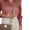 DKNY DELPHINE Borsa A Tracolla In Tessuto E Pelle 2 DKNY DELPHINE Borsa A Tracolla In Tessuto E Pelle -Borse Sconto dkny delphine borsa a tracolla in tessuto e pelle chin pebble 755405604239