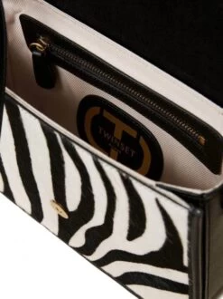 TWINSET Borsa A Tracolla In Pelle Stampa Zebra -Borse Sconto twinset borsa a tracolla in pelle stampa zebra furry zebra neve nero 8051735891663 3