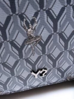 YNOT DANCING IN THE Y Borsa A Tracolla Con Flap -Borse Sconto ynot dancing in the y borsa a tracolla con flap grey 8059392035864 4